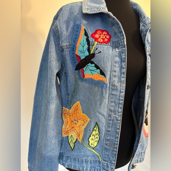 Butterfly and Stars Embroidered Denim Jacket light wash button front Size Small - Picture 3 of 11